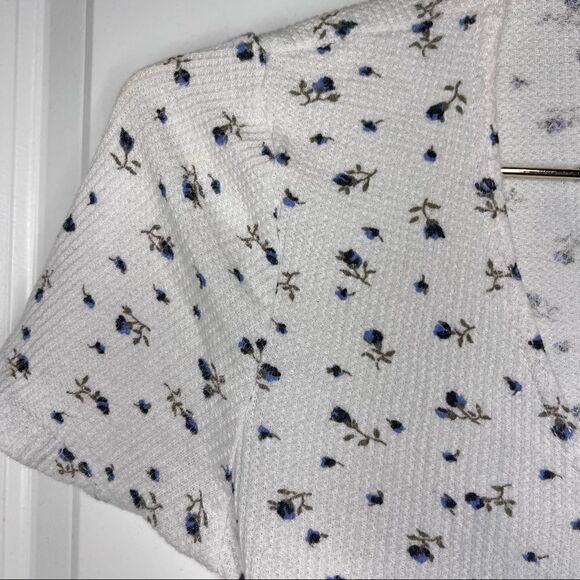 Brandy Melville Floral Wrap Top - Picture 5 of 6